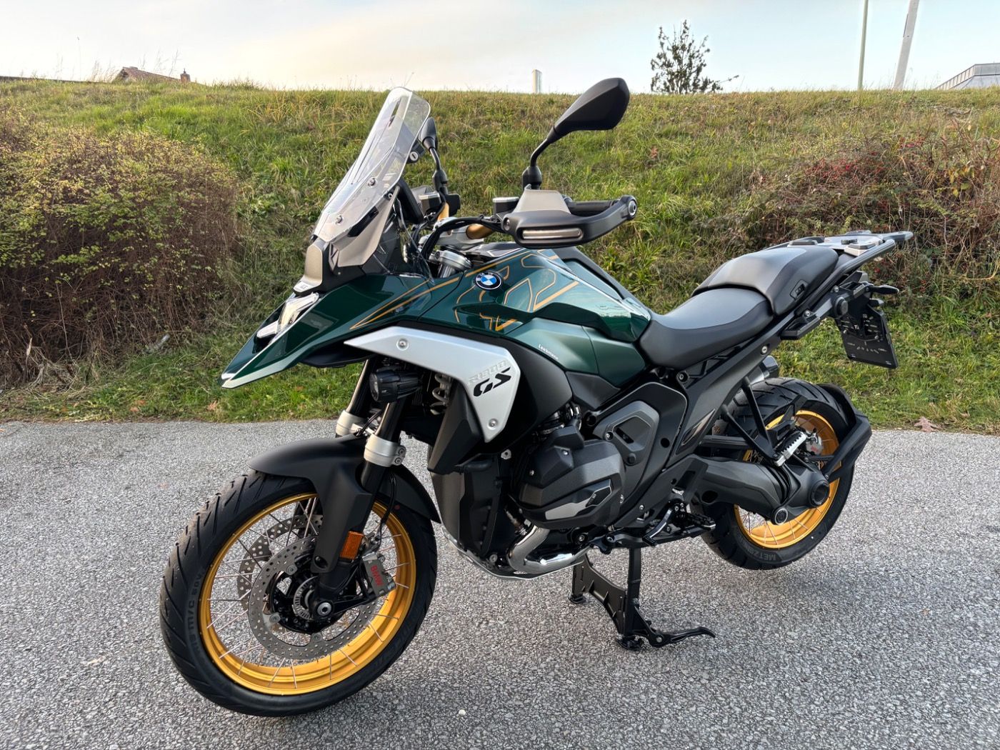 Fahrzeugabbildung BMW R 1300 GS Option 719 Doppelschalldämpfer Adaptiv