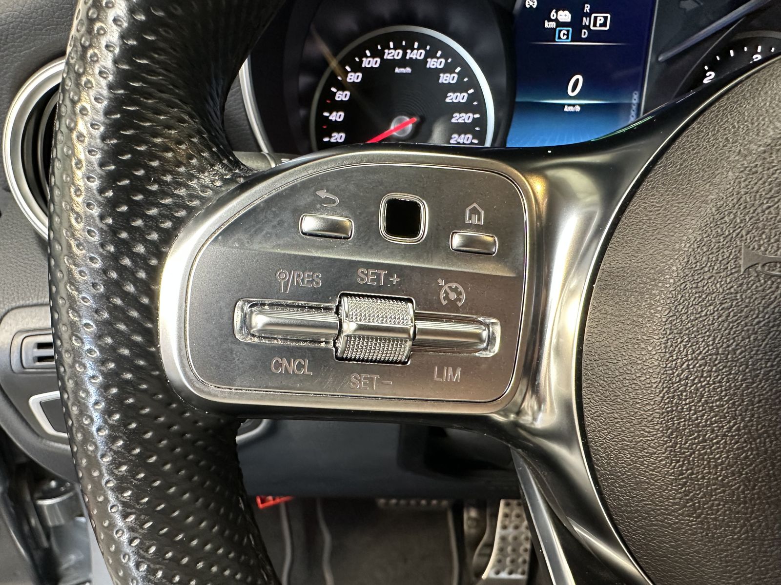 Fahrzeugabbildung Mercedes-Benz GLC 300de 4Matic AMG-Line NAV+LED+ACC+KAM+19ZOLL