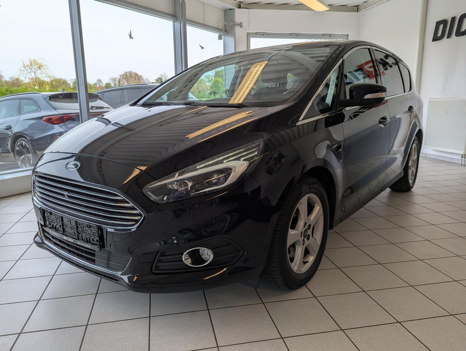 Ford S-MAX 2.0 TDCi Titanium Pano Kamera LED Leder 