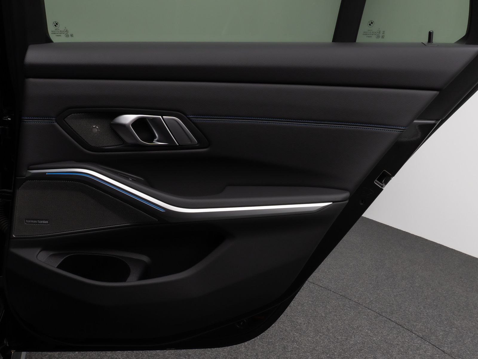 Fahrzeugabbildung BMW 330e xD MSport Kamera HUD DAB H/K Komfort 18Zoll