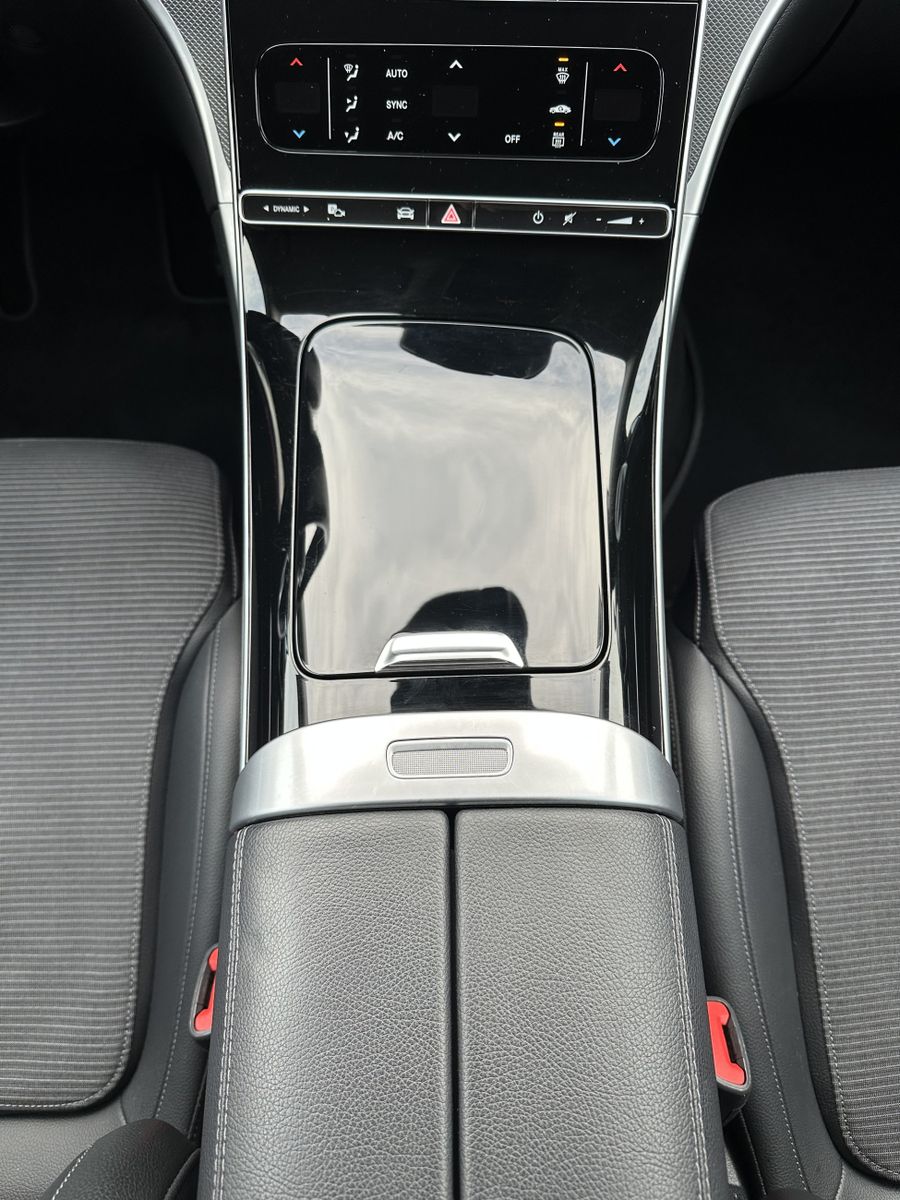 Fahrzeugabbildung Mercedes-Benz C 200d T Avantgarde NAV+LED+KAM+VCOCK+CARPLAY+PP
