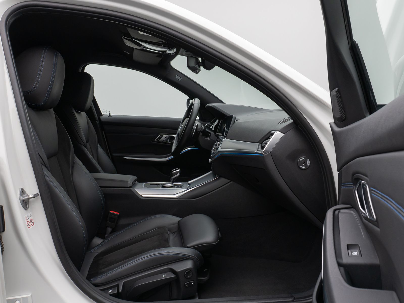 Fahrzeugabbildung BMW 330e M Sport Kamera Laser HUD DAB HiFi Komfort