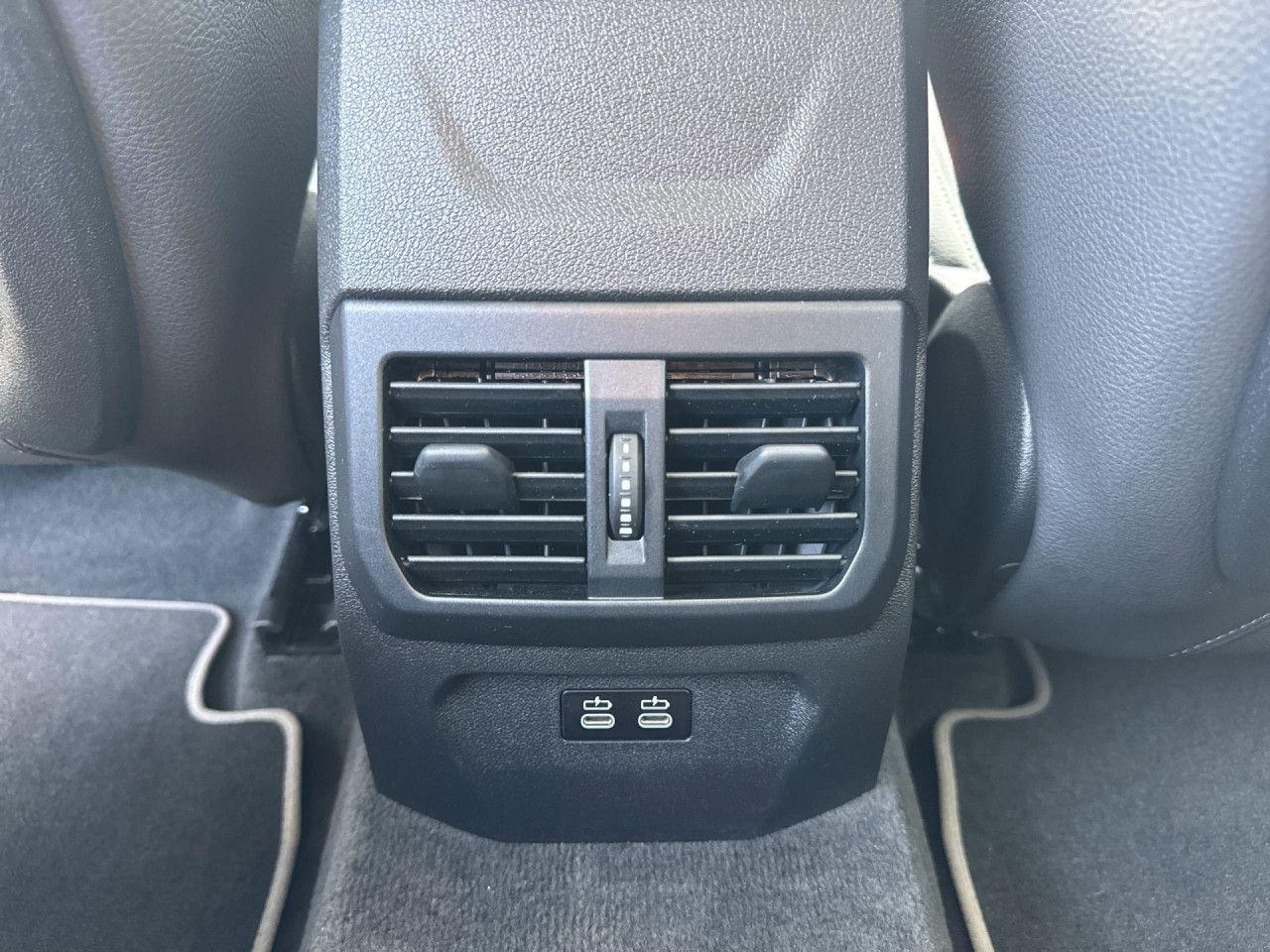 BMW 118i Sport Line adptLED Pano AHK Kamera GrTank