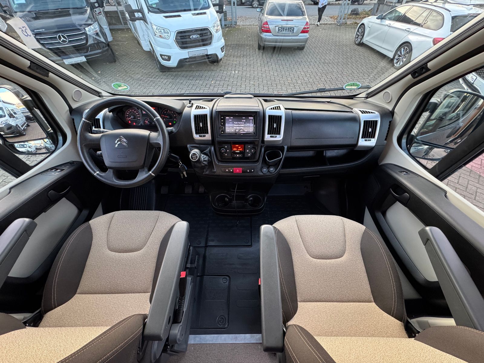 Fahrzeugabbildung Pössl SUMMIT 600 PLUS SCHWENKBAD KAMERA QUERBETT LED