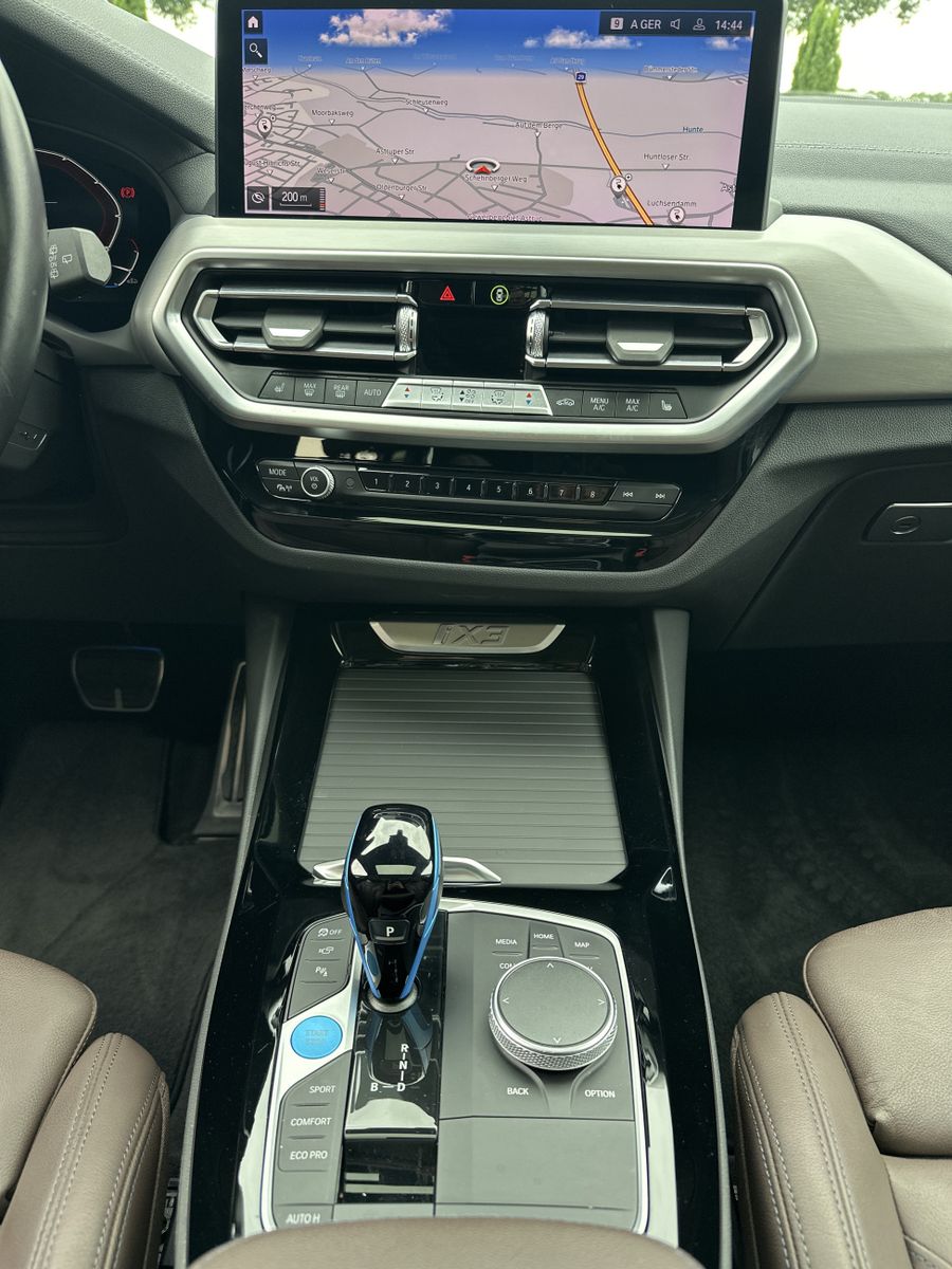 Fahrzeugabbildung BMW iX3 Impressive NAV+LASER+ACC+KAMERA+PANO+HUD+AHK