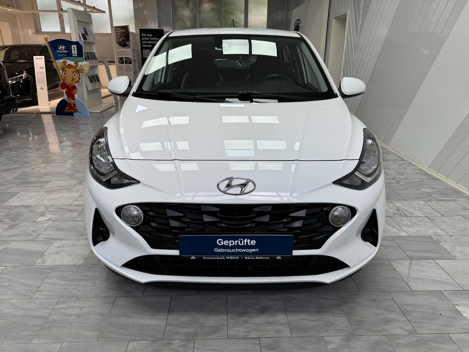 Hyundai i10 1.0 5-türig Select 8x bereift