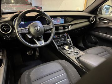 Alfa-Romeo Stelvio - 10