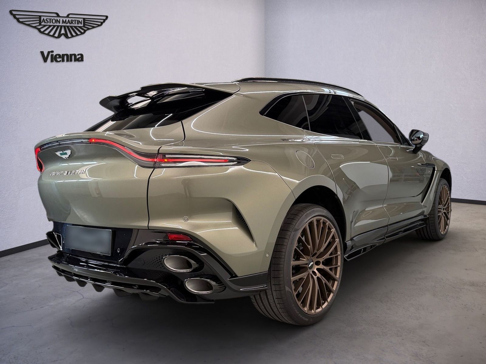 Aston Martin DBX S | Titanium Grey | PANO | 23" imagem 3