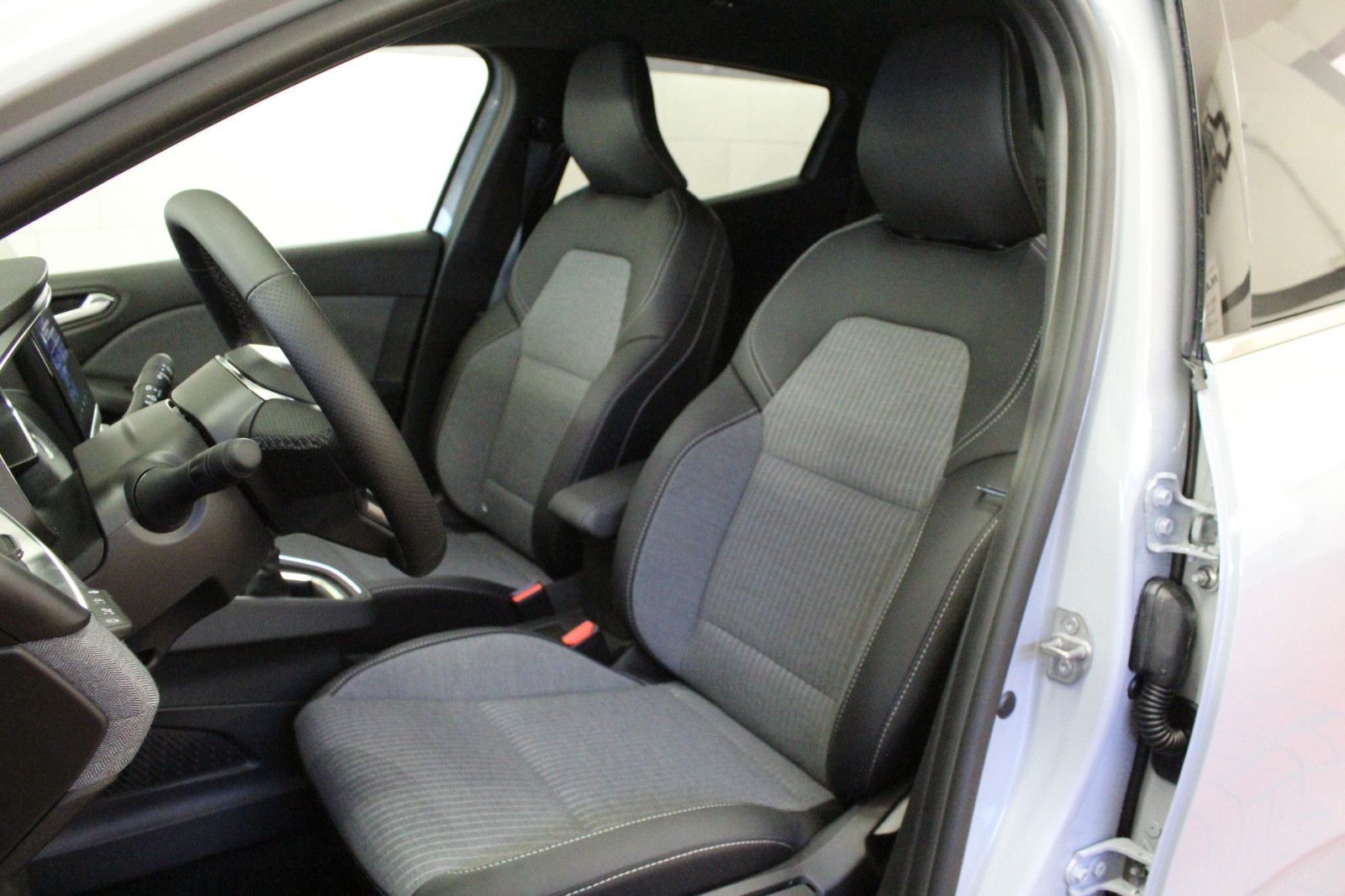 Fahrzeugabbildung Renault Clio TCe 90 Techno *Look-Paket*Winter-Paket*Bose