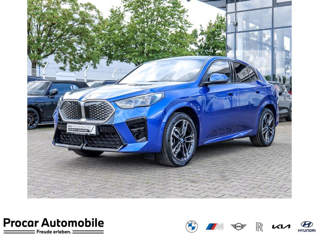 BMW iX2 xDrive30 M-Sportpaket+AHK+HUD+Memory-Sitz+AC