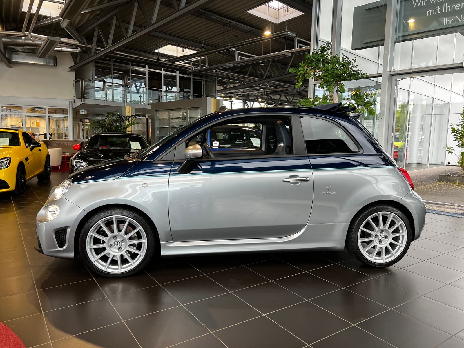 Fahrzeugabbildung Abarth 695C Rivale 175th Anniversary XEN NAVI LEDER Sit