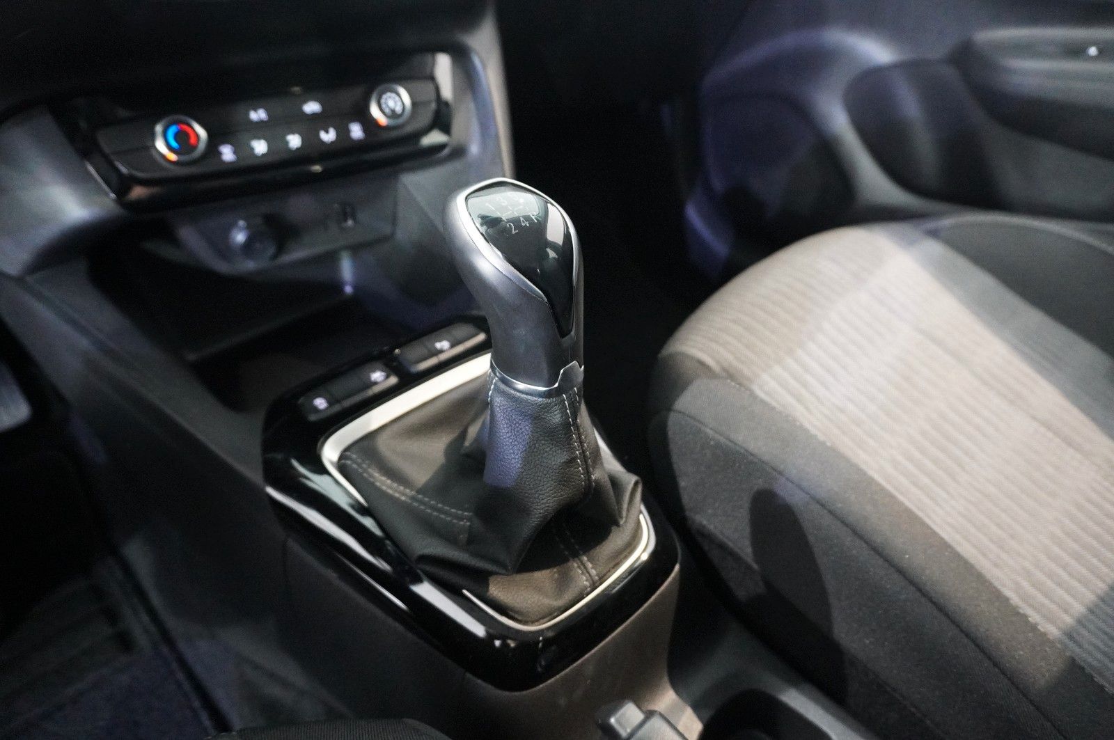 Fahrzeugabbildung Opel Corsa F 1.2 EDITION NAVI/KAMERA/TEMP./PDC/DAB+