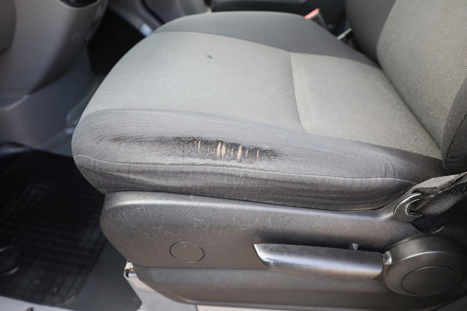 Fahrzeugabbildung Volkswagen Crafter Pritsche 35 mittel L2 Doppelkabine Klima