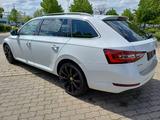 Skoda Superb 1.8 Ambition 180PS DSG Xenon Navi Kamera - Skoda Superb mit Benzin-Antrieb: Navigationssystem, Kombi, 1.8