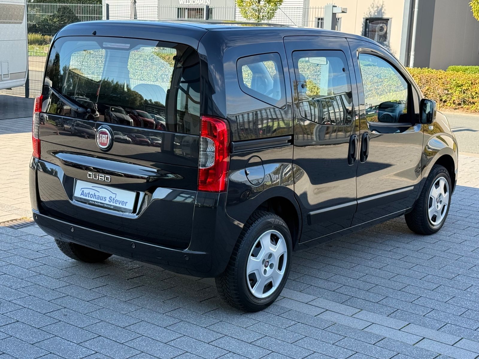 Fahrzeugabbildung Fiat Qubo Lounge KLIMAANLAGE SITZHEIZUNG PDC