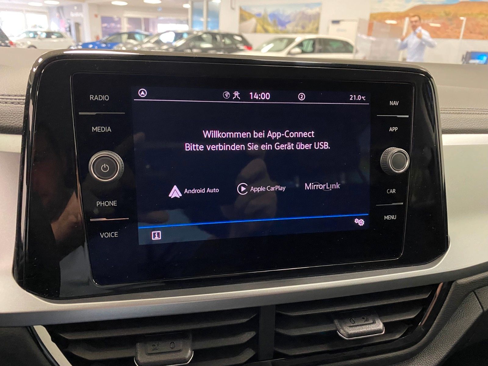 Fahrzeugabbildung Volkswagen T-Roc 1.5 TSI DSG LIFE+NAVIGATION+KAMERA+AHK abn