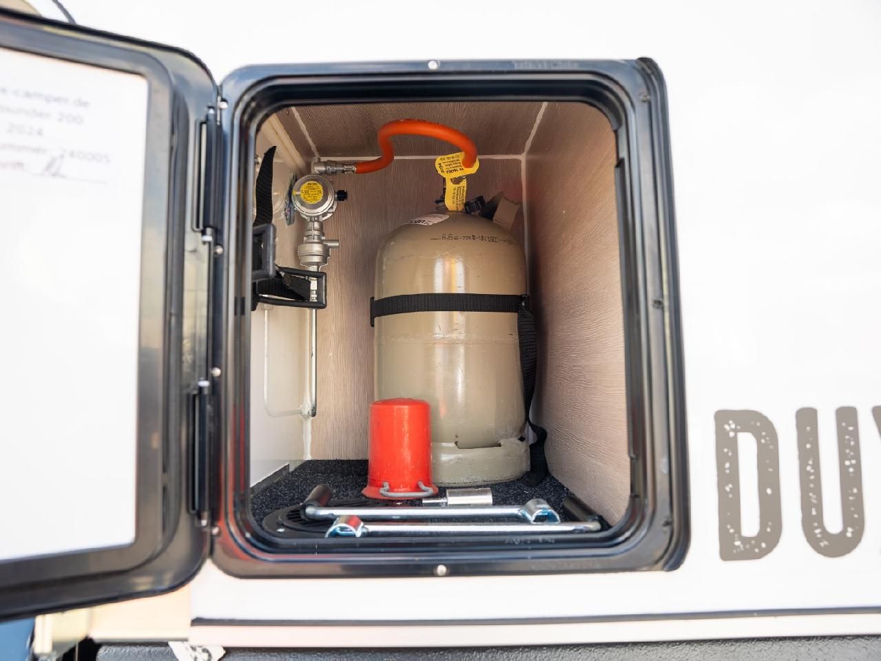 Fahrzeugabbildung Isuzu D-Max Space Cab 4WD LSE mit Dux Camper Wohnkabin