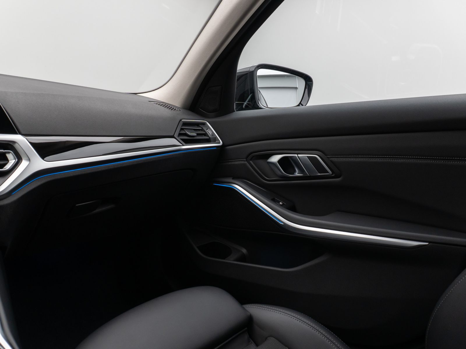 Fahrzeugabbildung BMW 330e Sport Line DAB HiFi WLAN Stop&Go PDC Alarm