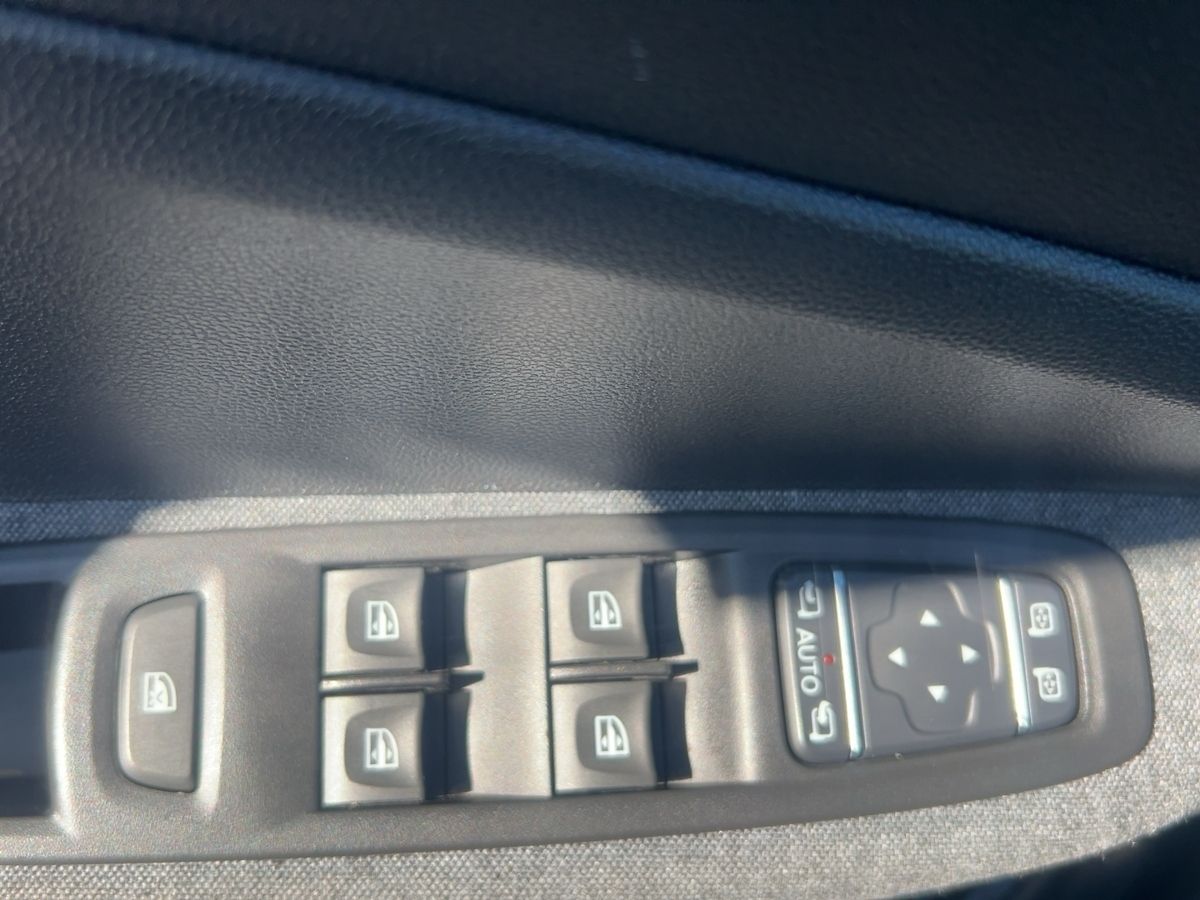 Fahrzeugabbildung Renault ZOE INTENS R135 Z.E. 50 *Batt incl.* Navi SHZ