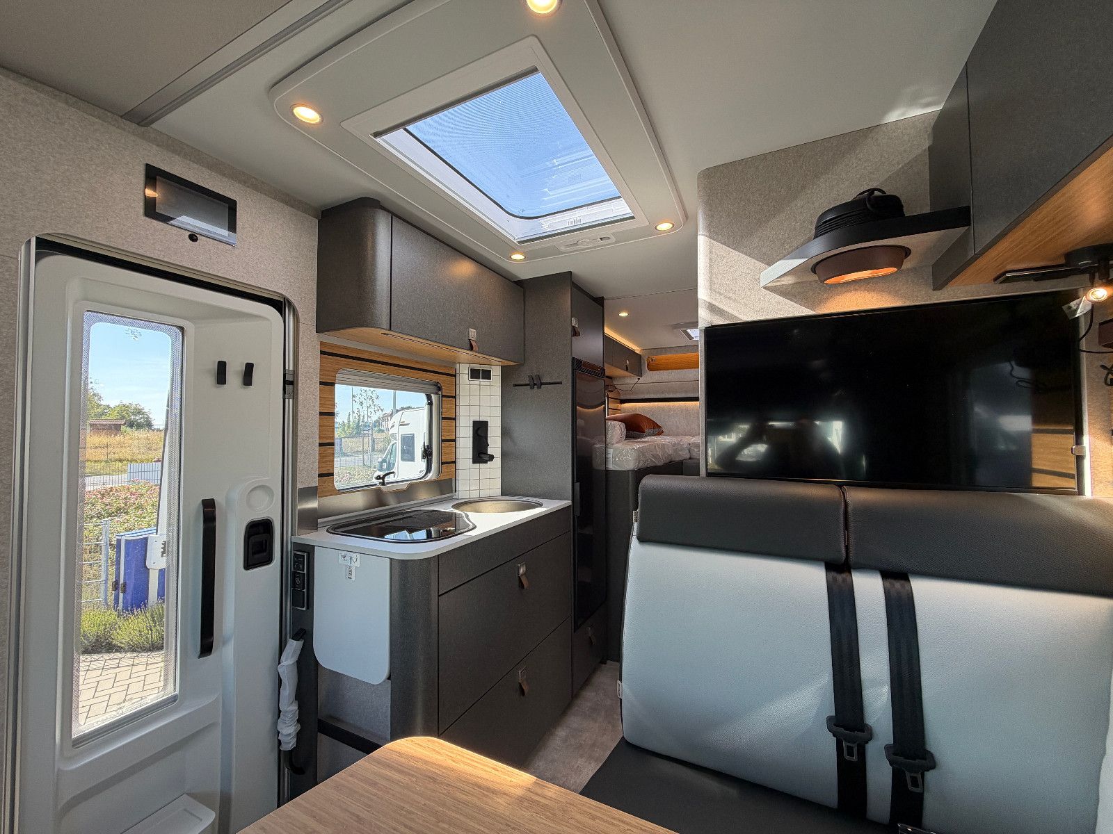 Fahrzeugabbildung HYMER / ERIBA / HYMERCAR ML-T 570 - Crossover - Modell 2027
