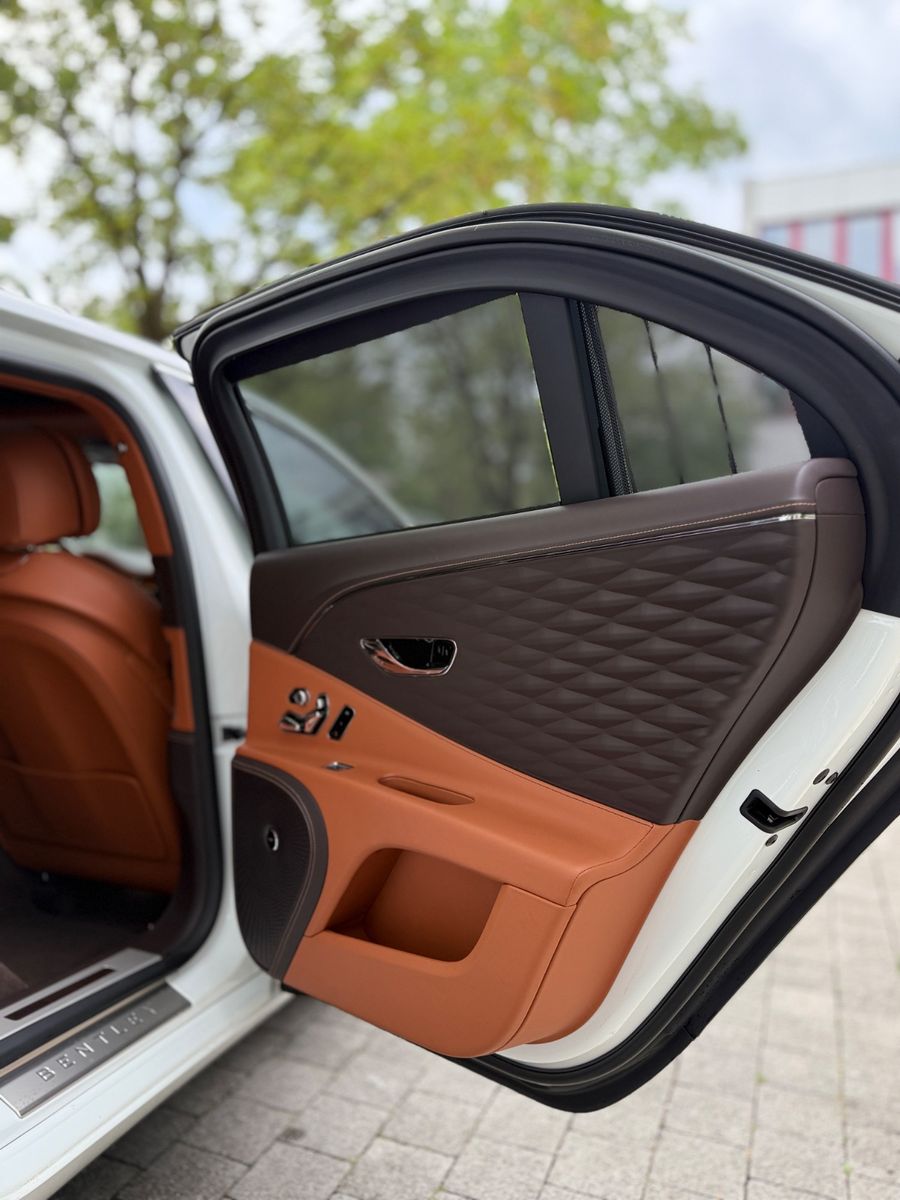 Bentley Flying Spur V8 Naim VOLL EXCLUSIV INDIVIDUAL foto 10