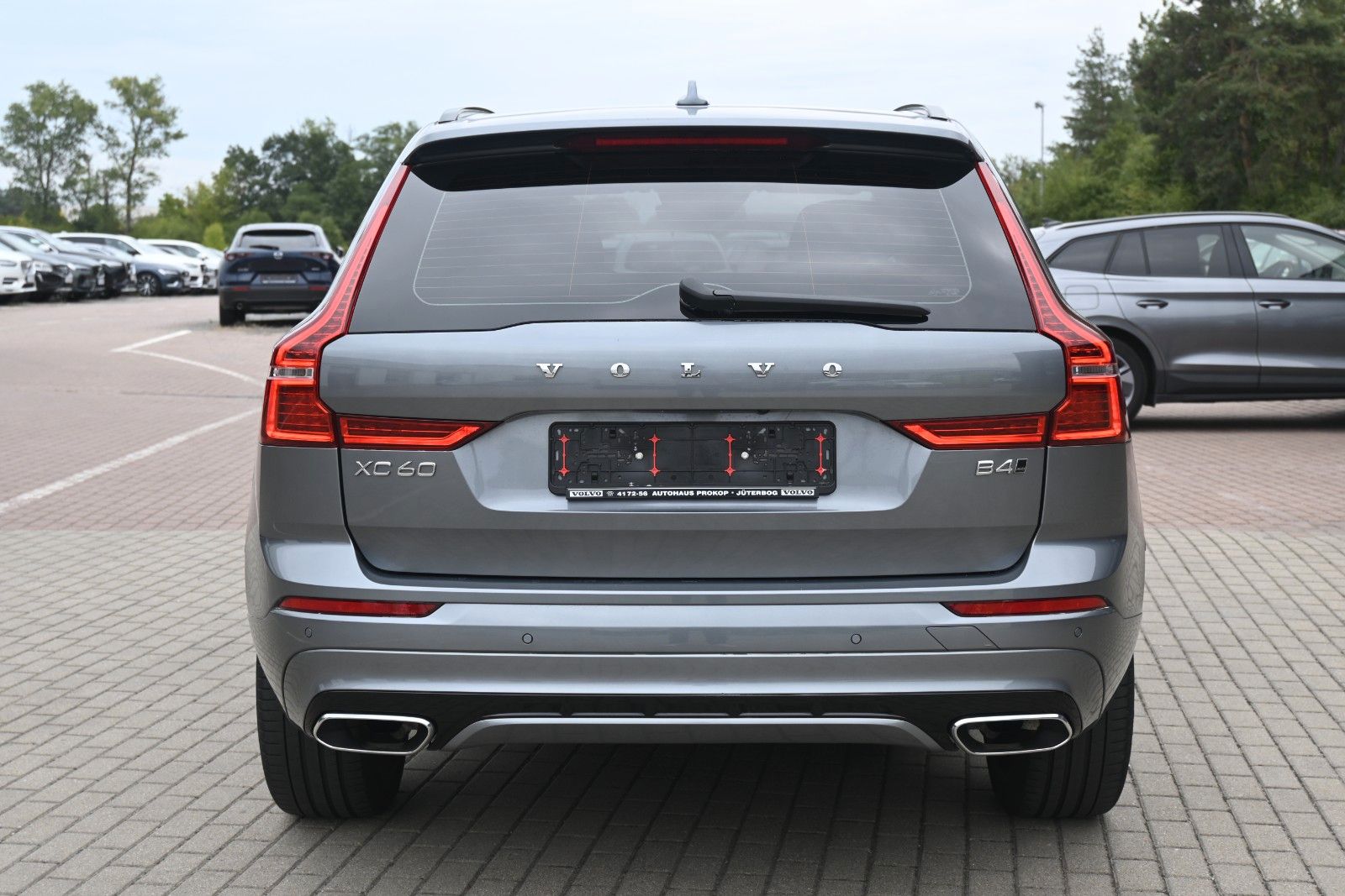 Fahrzeugabbildung Volvo XC60 B4 D AWD R Design*STDHZG*PANO*RFK*ACC