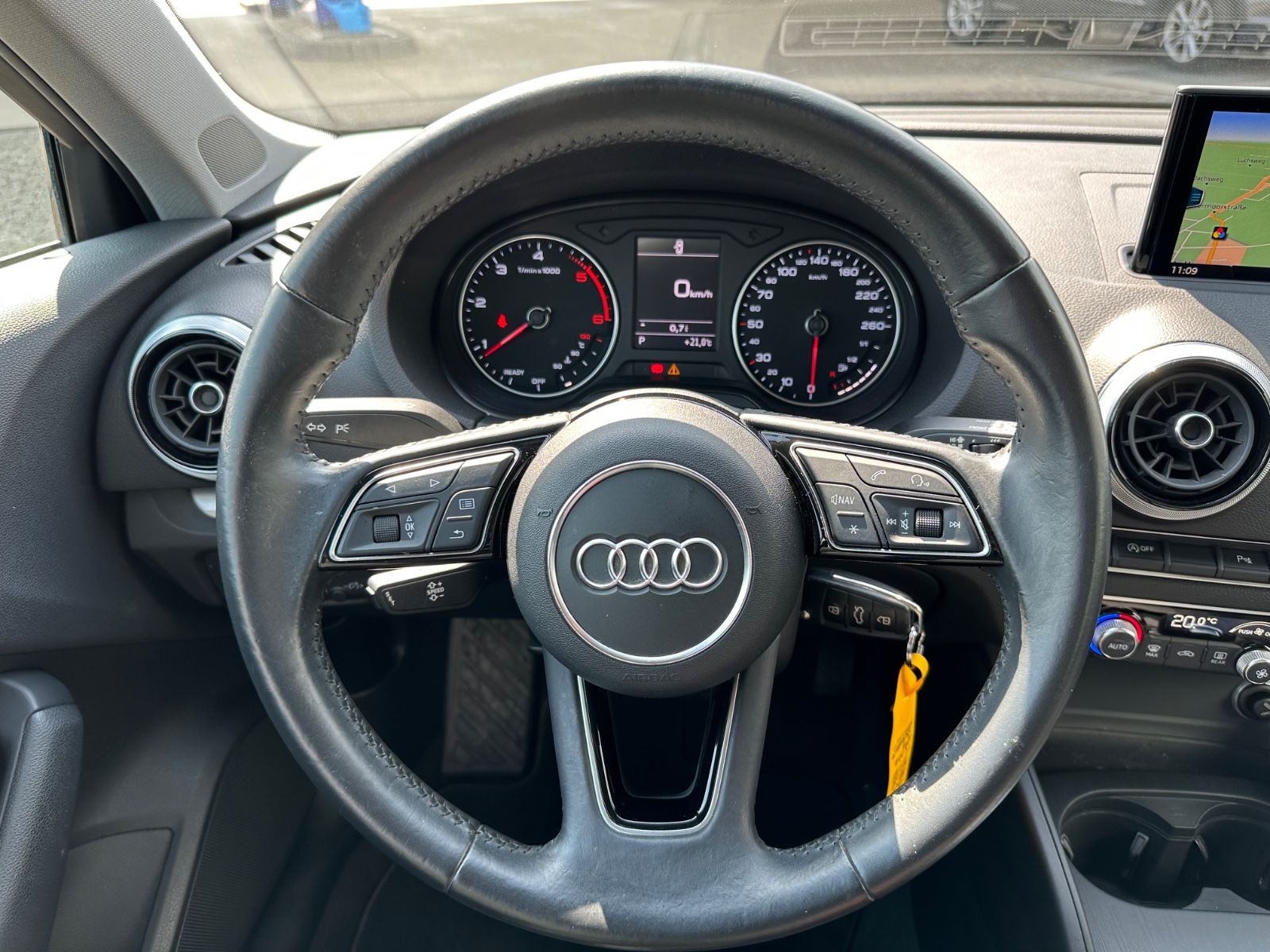 Fahrzeugabbildung Audi A3 2.0 TDI Sportback S line S tronic Navi/BiXeno