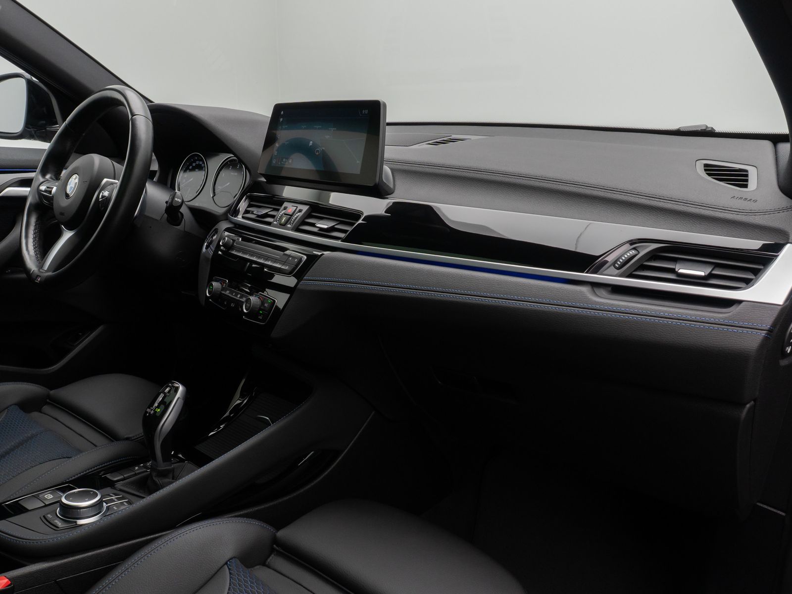 Fahrzeugabbildung BMW X2 sD20d M Sport HUD DAB Kamera HiFi Panoram 19"