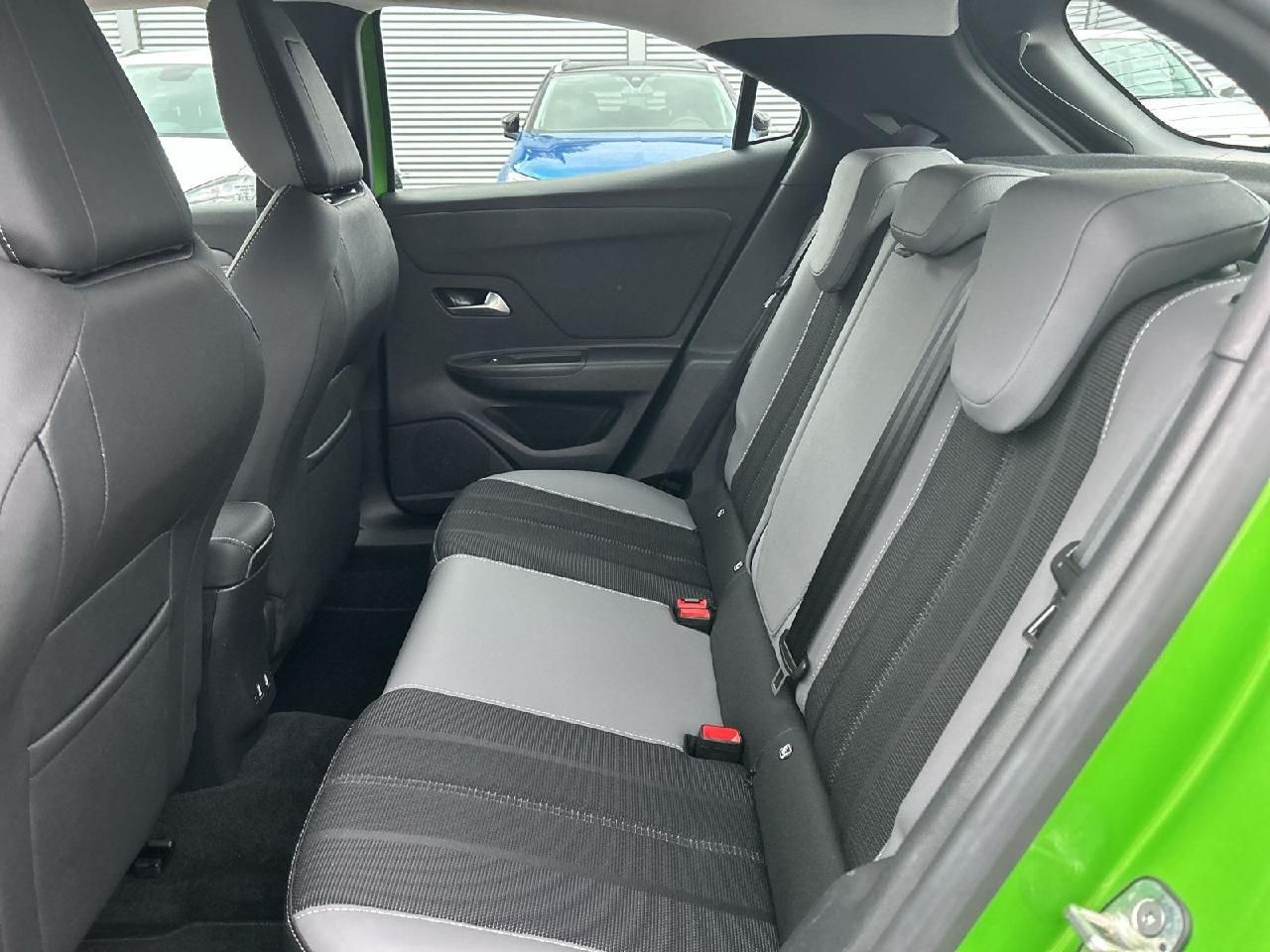 Fahrzeugabbildung Opel Mokka Elegance, Automatik, AHK