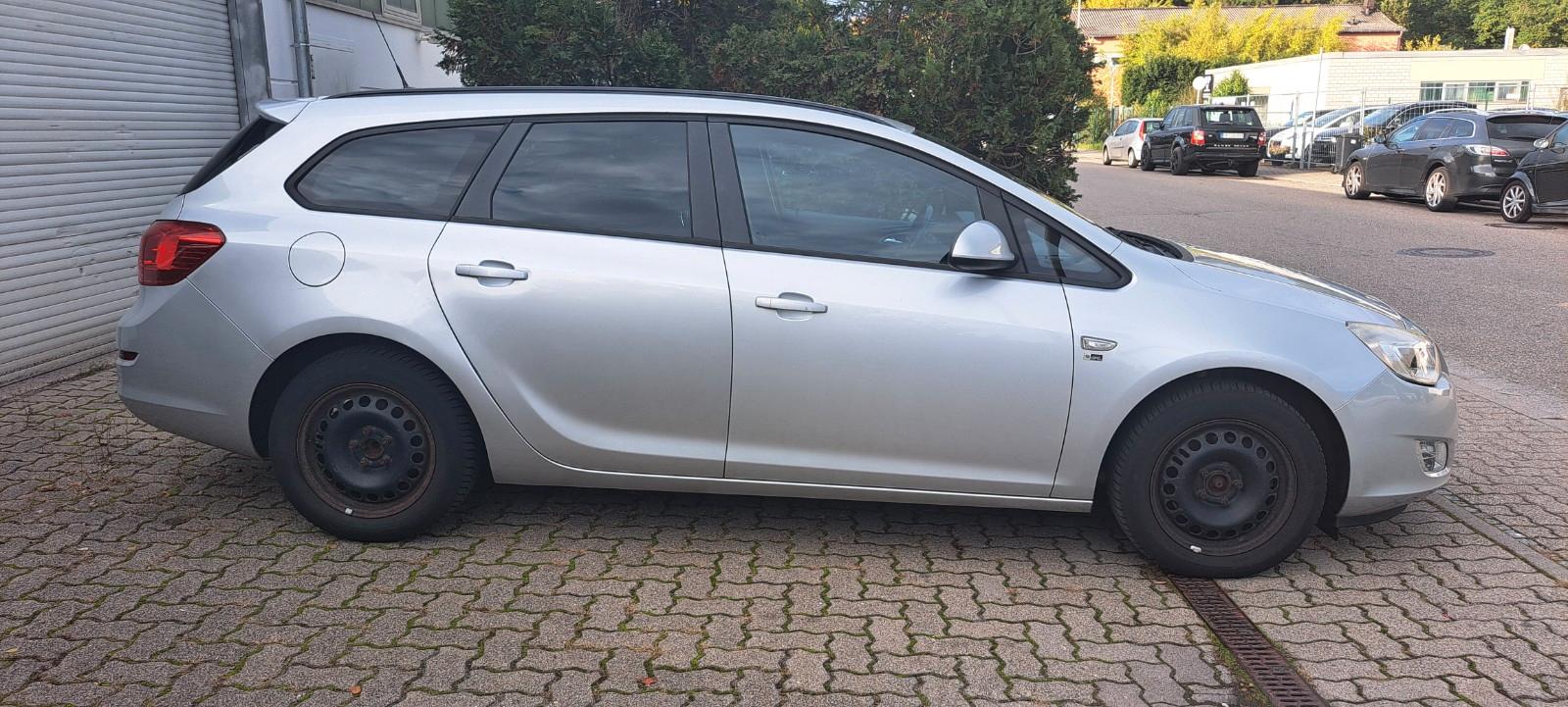 Opel Astra 2012 — engine 110 HP (81kW)