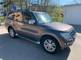 Mitsubishi Pajero 3,2 DI-D 4WD, TOP,  1. Hand, unfallfrei - Mitsubishi Pajero: 4.4