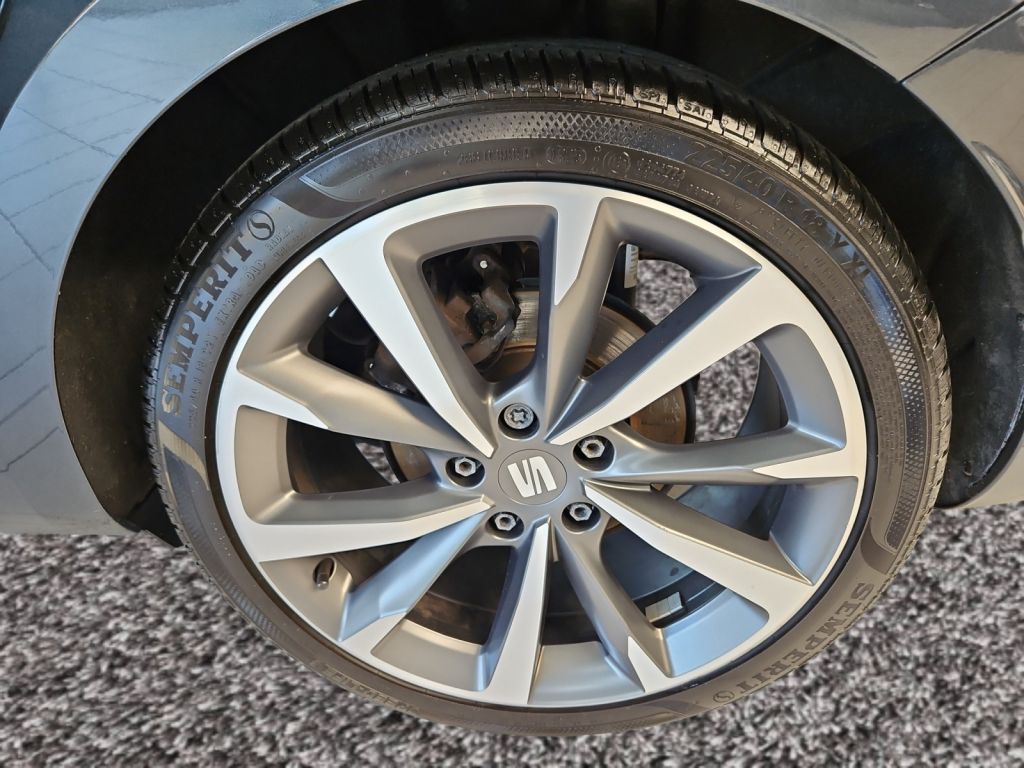 Fahrzeugabbildung SEAT Leon 1.5 eTSI ACT OPF DSG FR