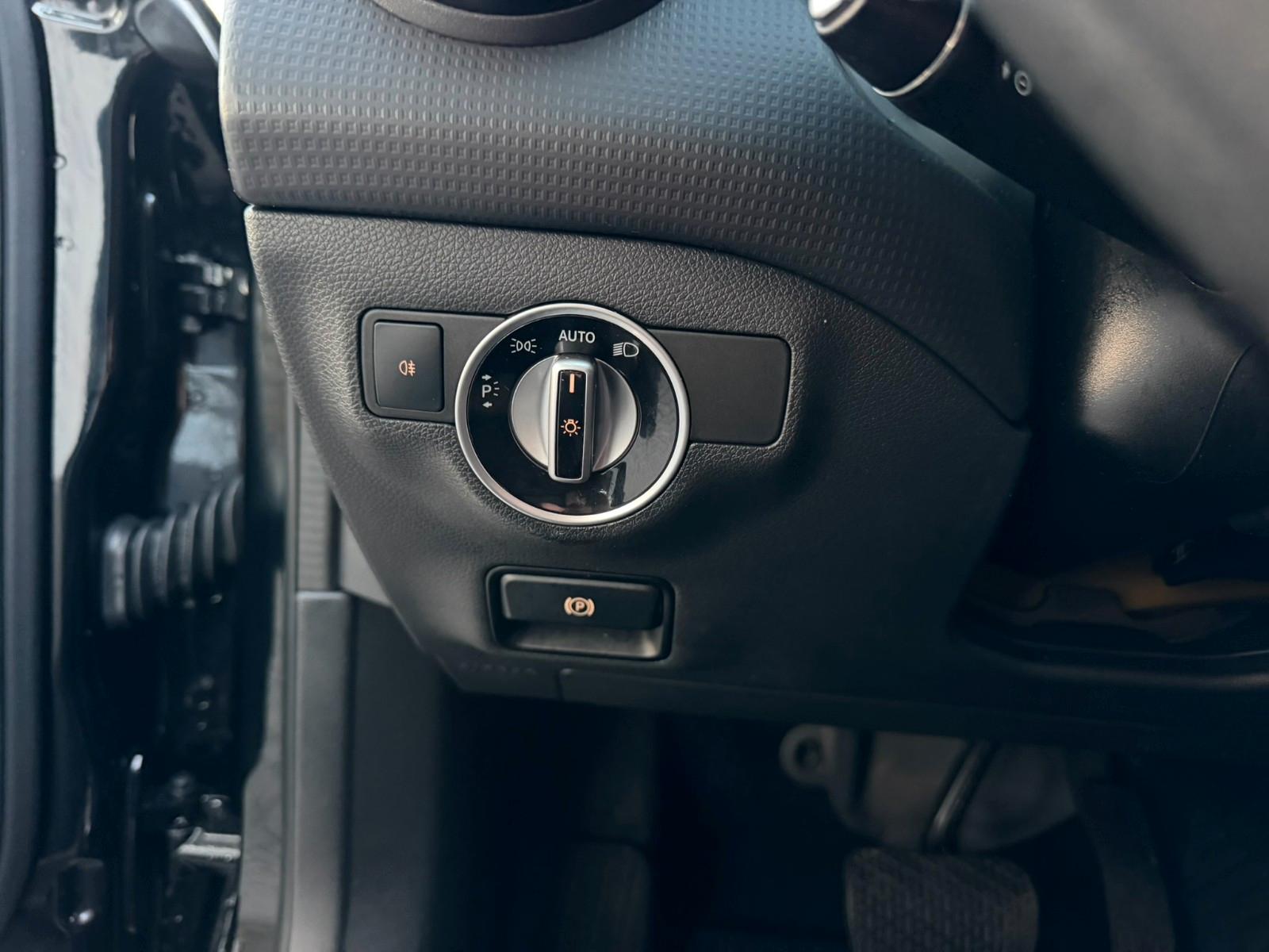 Mercedes-Benz A 180 Style Automatik Xenon Leder BlueEfficiency