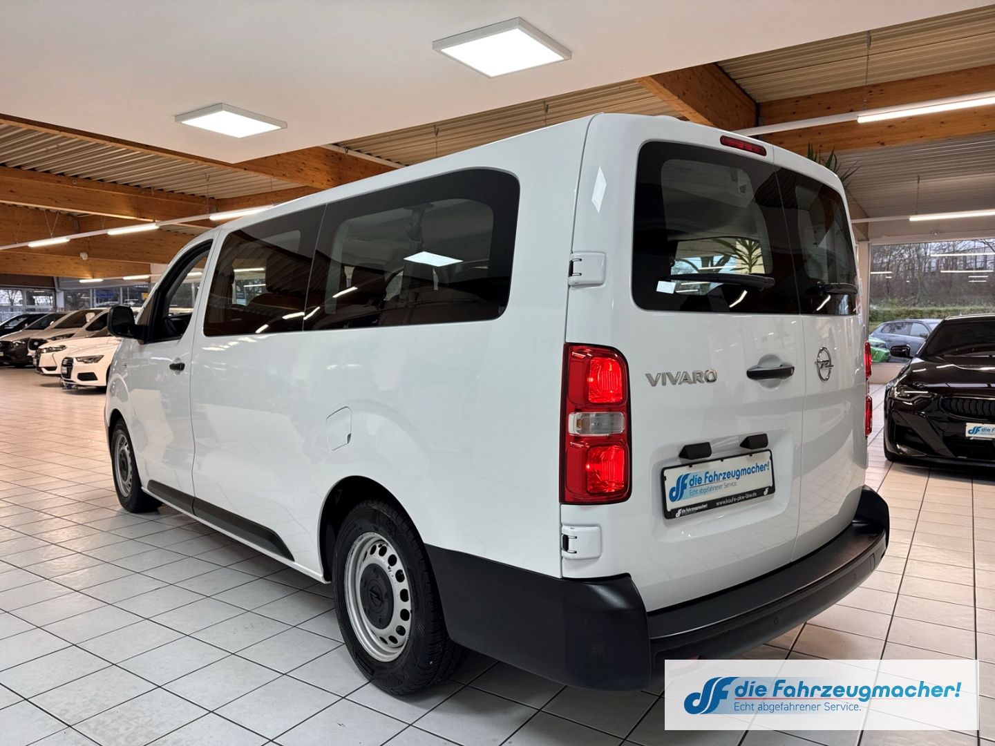 Fahrzeugabbildung Opel Vivaro L Apple CarPlay Android Auto Musikstreami