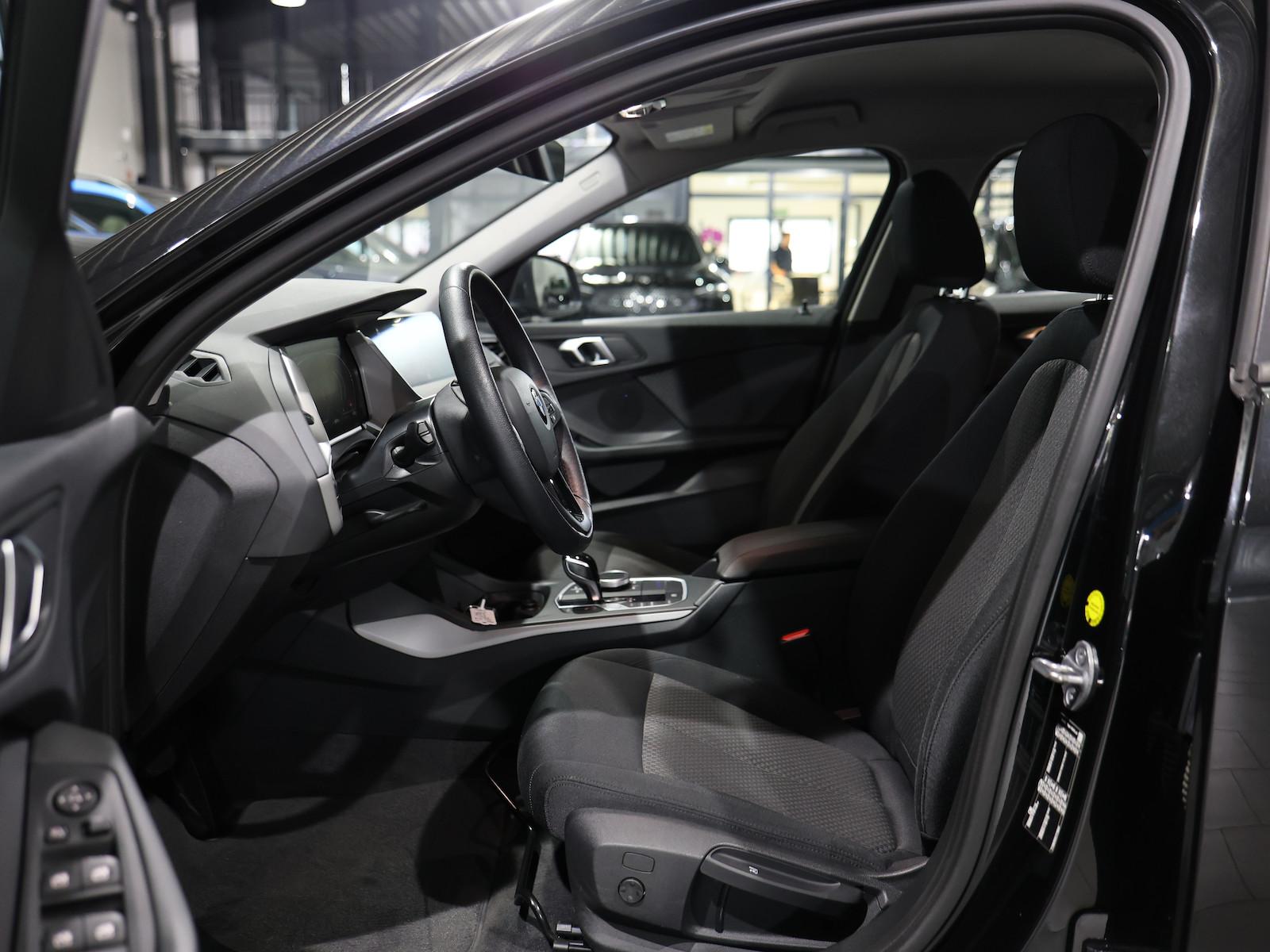 BMW 1 Series d Advantage / LED / LIVE-COCKPIT-PRO+NAVI+, миниатюра 12