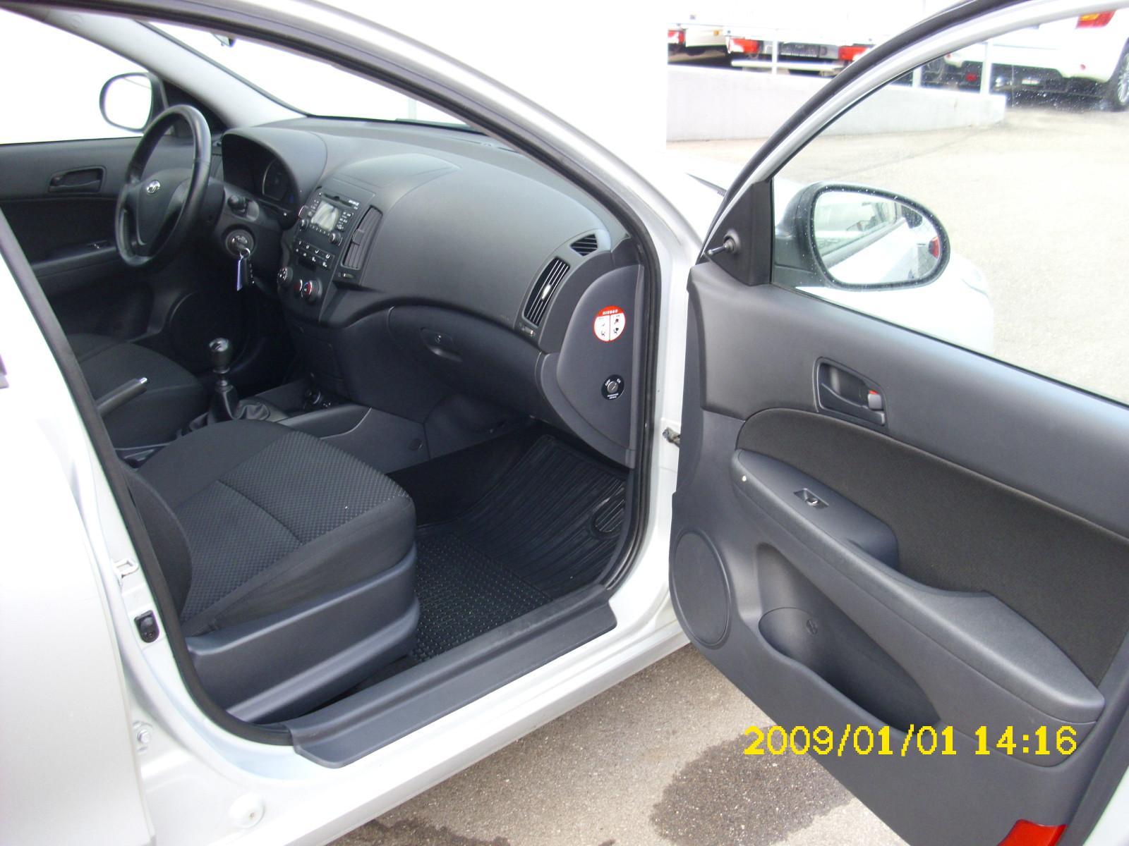 Hyundai i30 2009 — photo 10