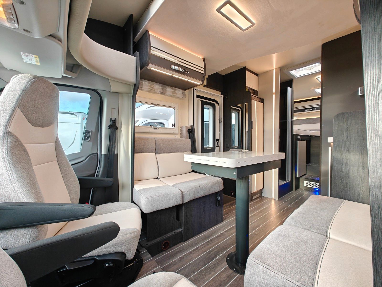 Fahrzeugabbildung Roller Team Kronos 287 TL - Face2Face, Hubbett, Einzelbetten