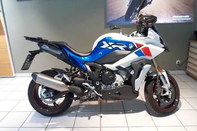 Fahrzeugabbildung BMW S1000XR mit Tourenkoffer