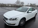 Volvo S60 180PS 2.0 Lim. Momentum 71886 - weiße Volvo S60