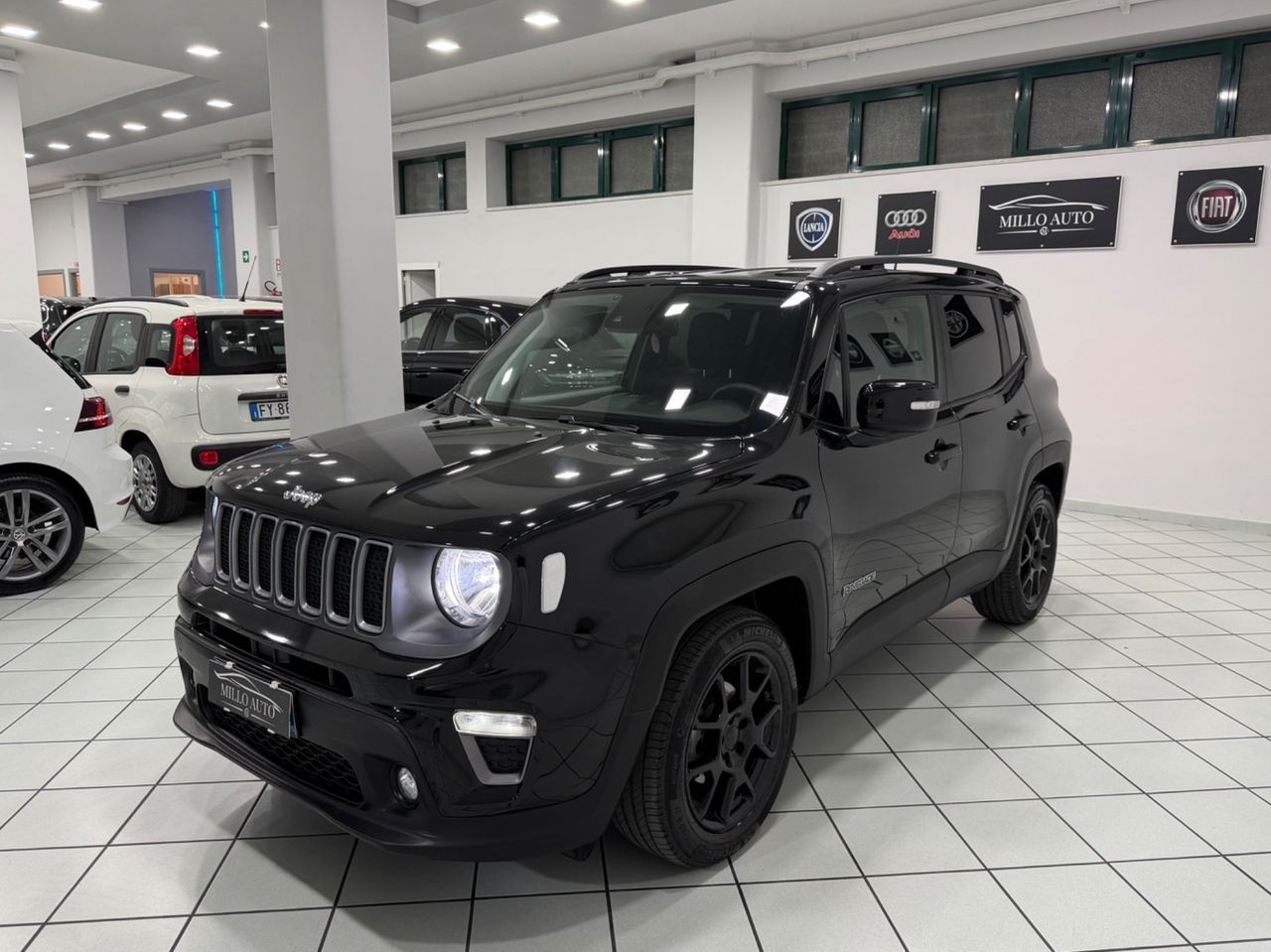 Jeep Renegade 1.6 Mjt 130 CV Limited TotalBlack imagem 2