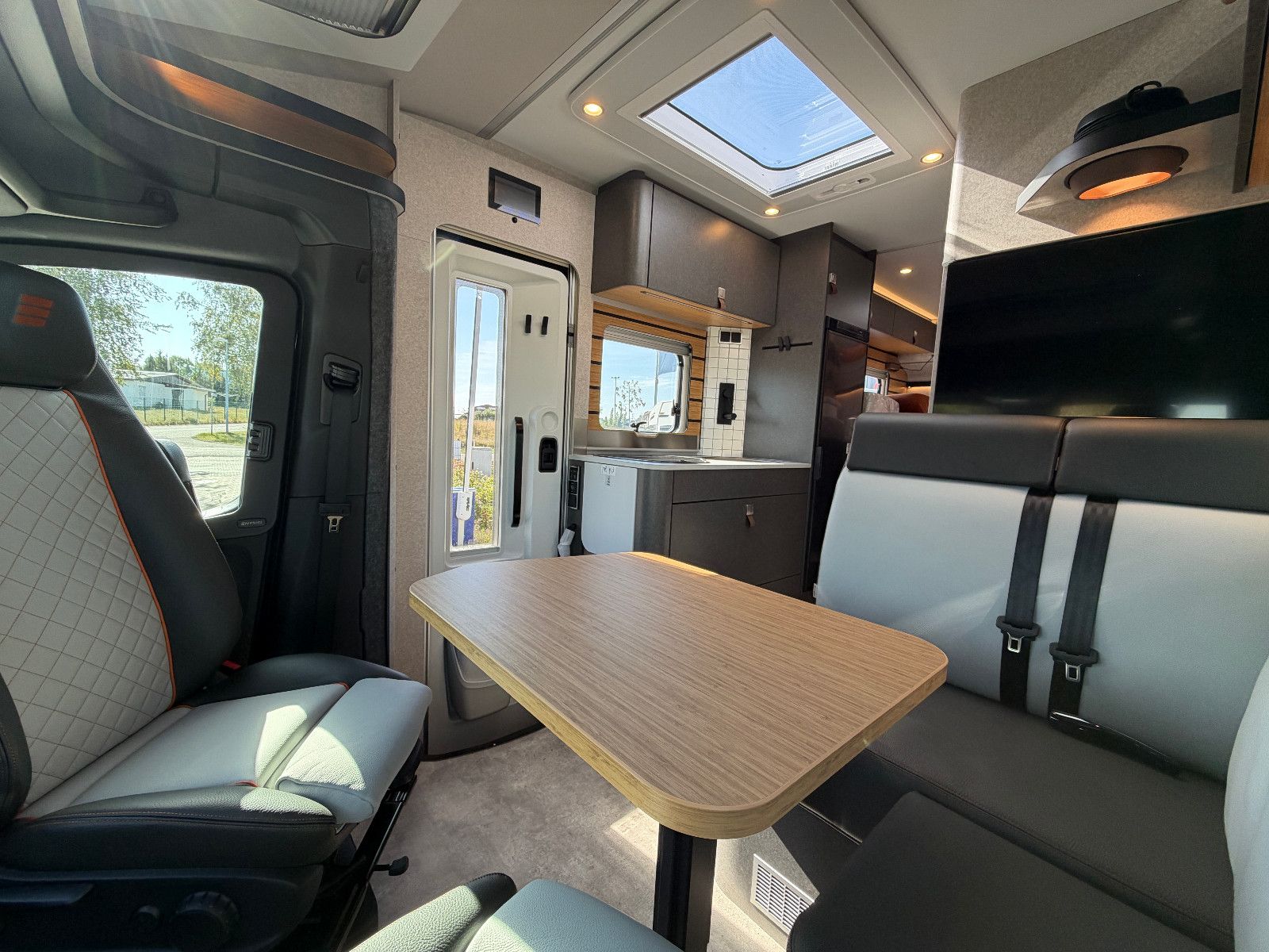 Fahrzeugabbildung HYMER / ERIBA / HYMERCAR ML-T 570 - Crossover - Modell 2027