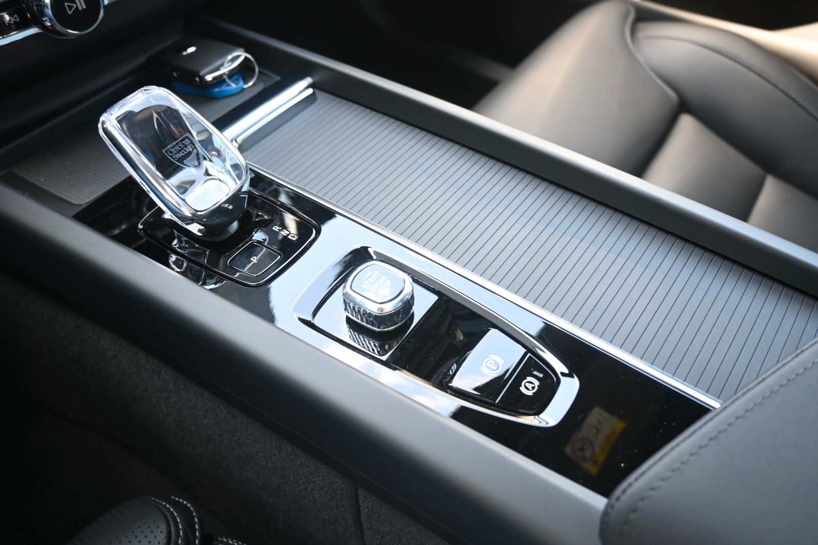 Fahrzeugabbildung Volvo XC60 B5 AWD Ultra Black Edition*LUFT*360*ACC*AHK