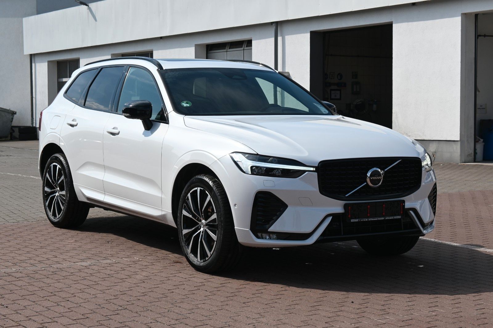 Fahrzeugabbildung Volvo XC60 B4 Plus Dark *360°*H/K*NAV*PANO*ACC*STDHZG*