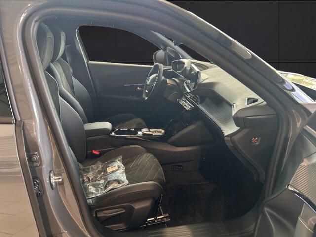 Peugeot 2008 GT Exclusive 145 +360°RFK+Panorama+NAV+GJR+