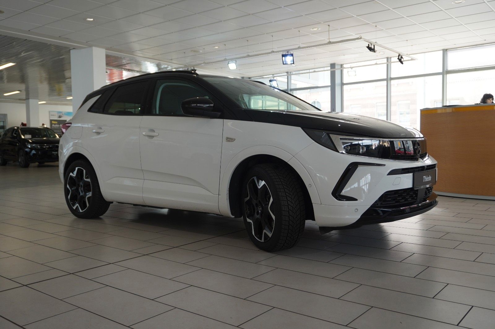 Fahrzeugabbildung Opel Grandland (X) 1.6T GSe HYBRID 4X4 NAVI/LED/SPORT