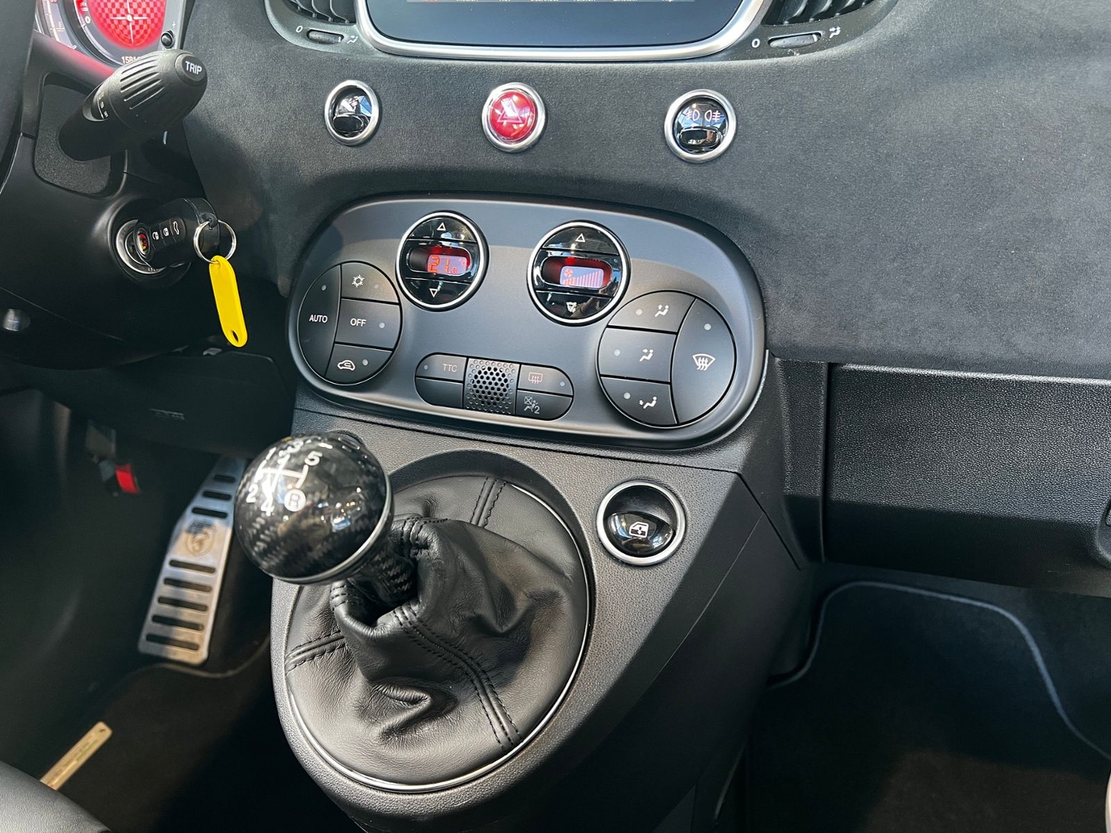 Fahrzeugabbildung Abarth 595C esseesse AKRAPOVIC XENON NAVI ALU