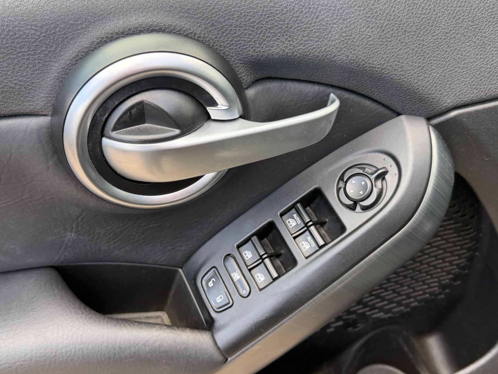 Fahrzeugabbildung Fiat 500X Cross/ UConnect / Fahrassistenz/Design-Kit