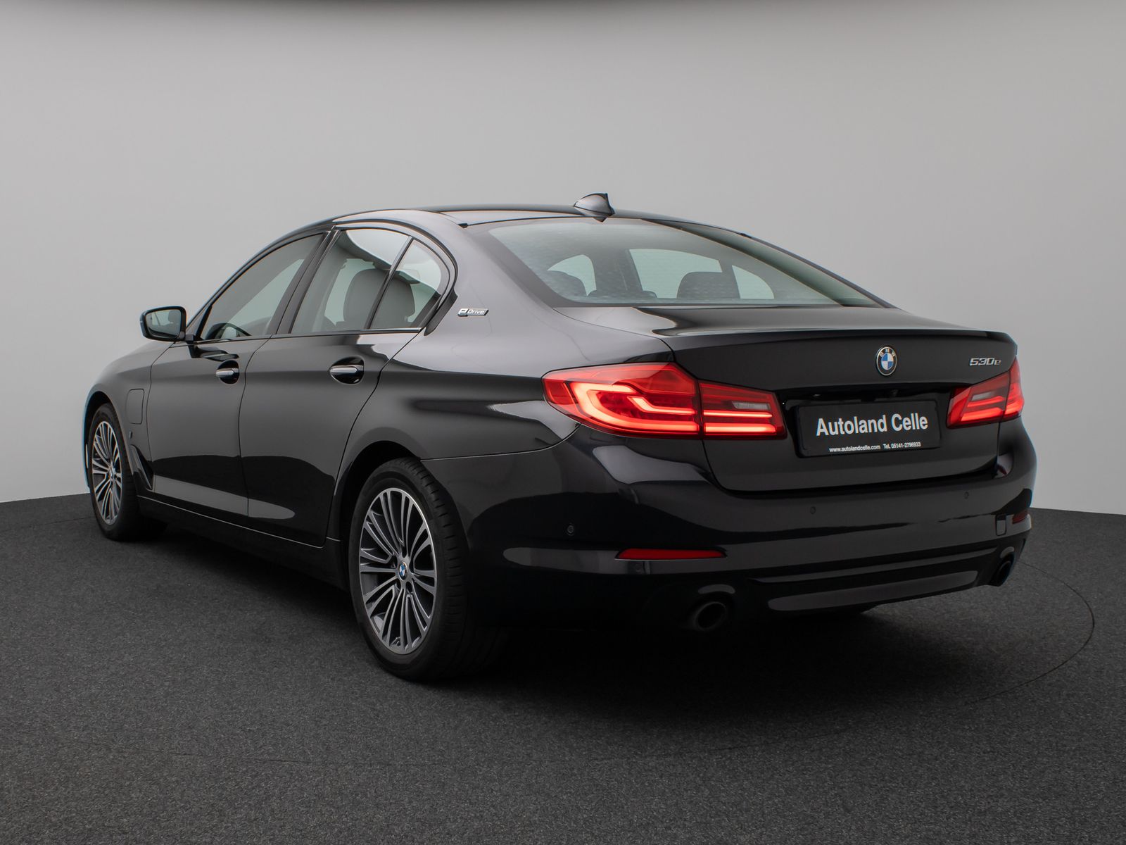 Fahrzeugabbildung BMW 530e iP Sport Line 360°HUD HiFi SoftCl Komfort