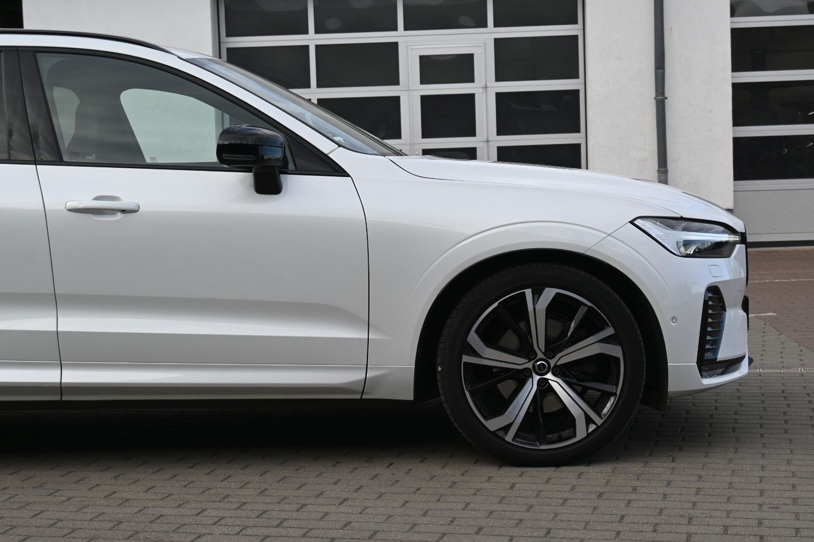 Fahrzeugabbildung Volvo XC60 B4 Ultimate Dark AWD*LUFT*360°*SDTHZG*LED