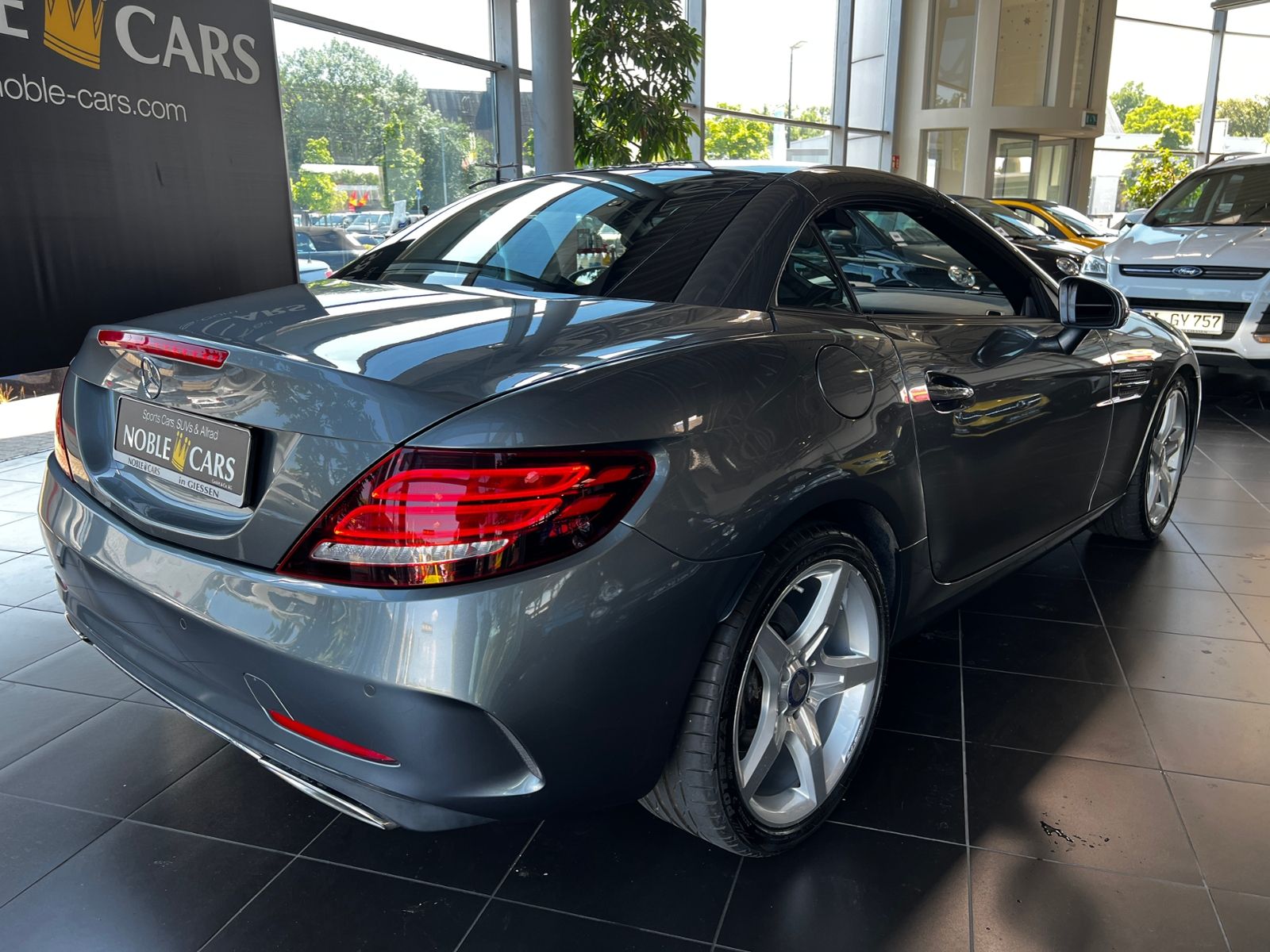 Fahrzeugabbildung Mercedes-Benz SLC 300 AMG H/K LED NAVI